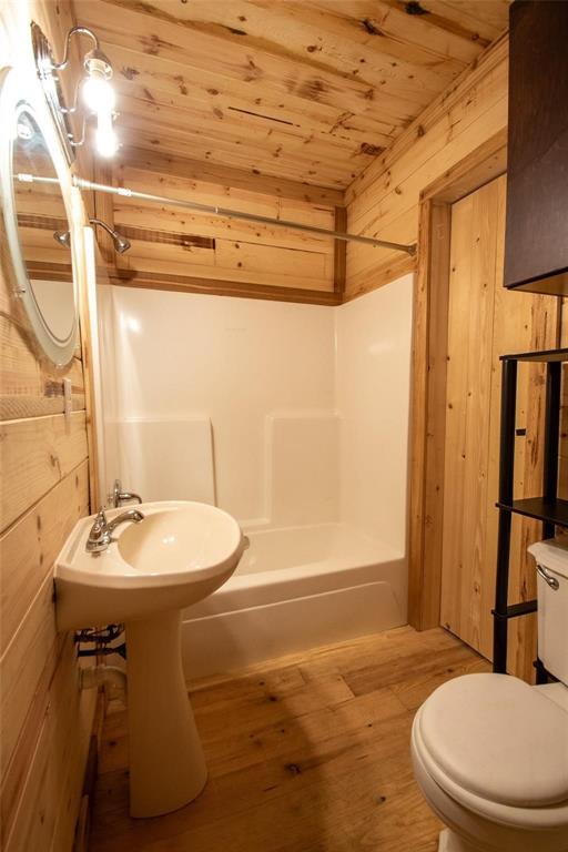 111 Ridgewood Lane Murchison, TX 75778 - Photo 21 of 36 shower and tub combination