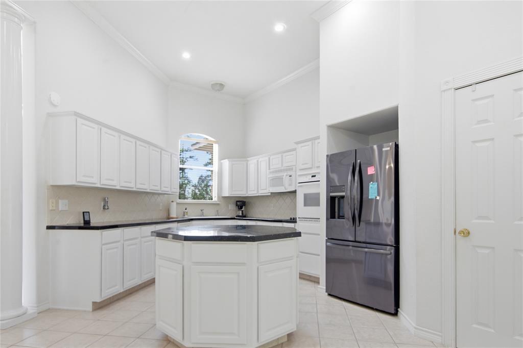 18737 Oakbrook Road Tyler, TX 75703 - Photo 9 of 32