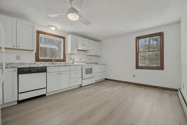 $599,900 | 21 Country Road, Hampstead, NH 03826