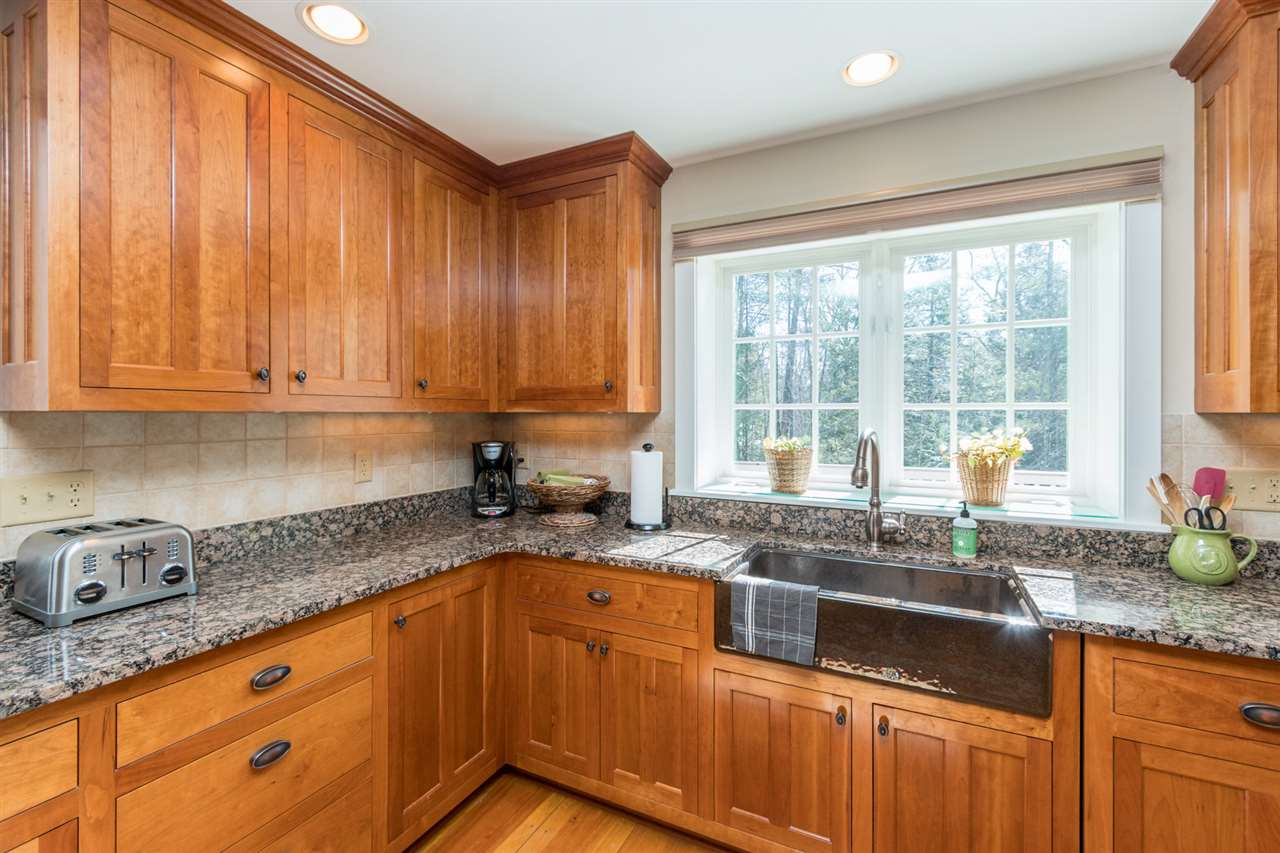 5 Old Mont Vernon Road Amherst, NH 03031 - Photo 6 of 37