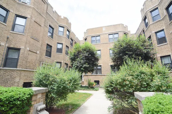 $2,297 | 626 West Stratford Place, Unit 3E, Chicago, IL 60657