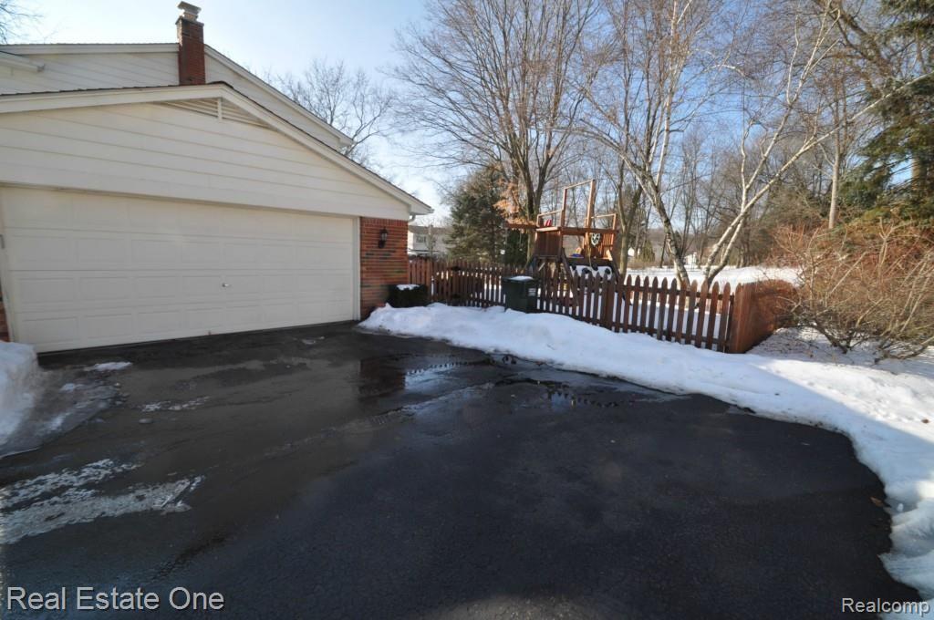 327 Shagbark Drive Rochester, MI 48309 - Photo 27 of 30 TWO CAR GARAGE
