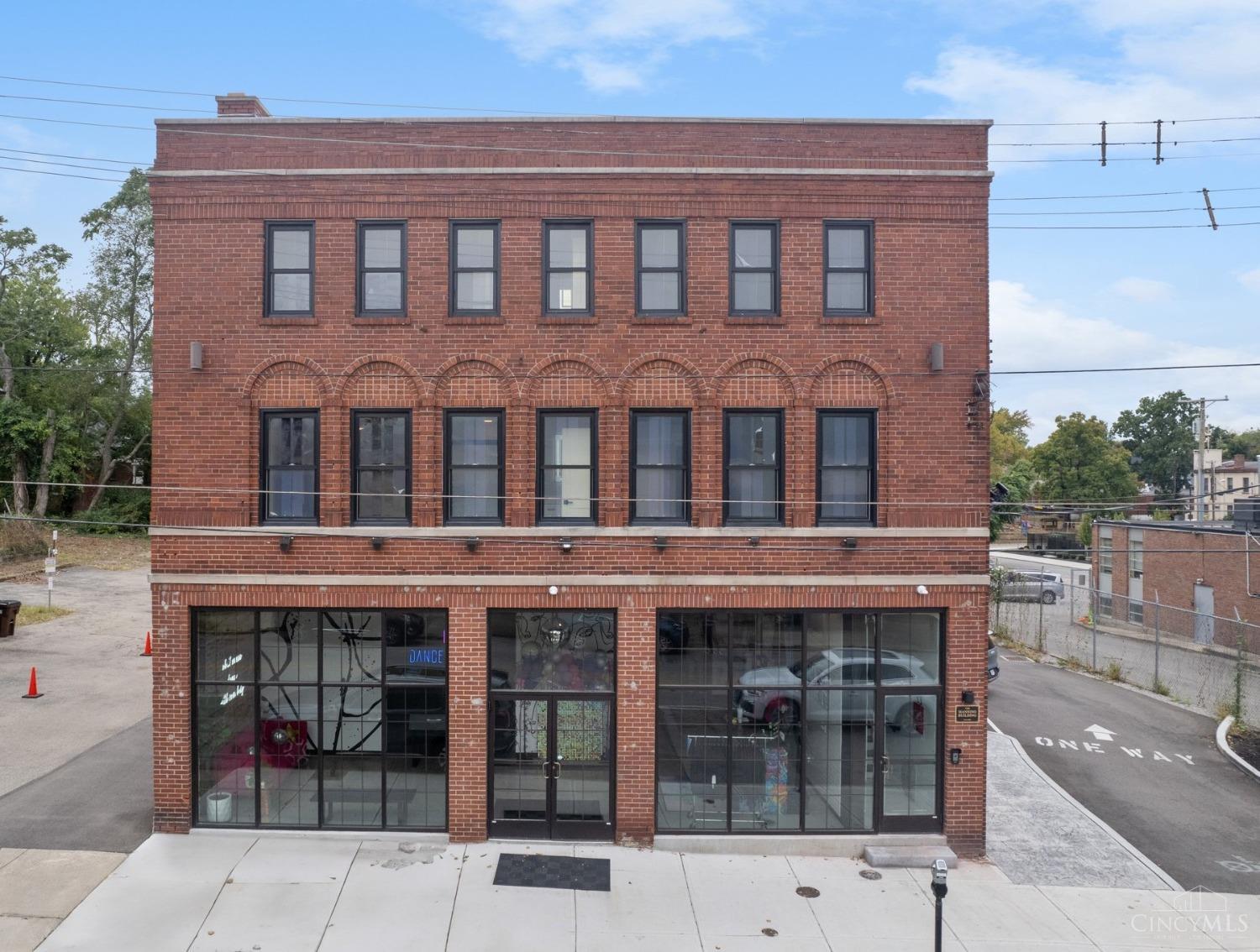 6011 Madison Road, Unit 4 Cincinnati, OH 45227 - Photo 1 of 28
