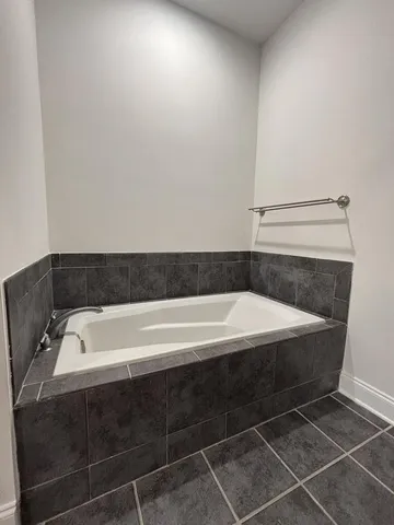 $2,300 | 5565 Colonial Chatsworth Circle, North Charleston, SC 29418