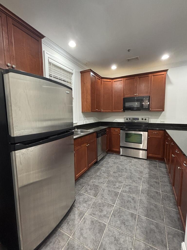 5565 Colonial Chatsworth Circle North Charleston, SC 29418 - Photo 9 of 44 2025-12-03-09-49-27