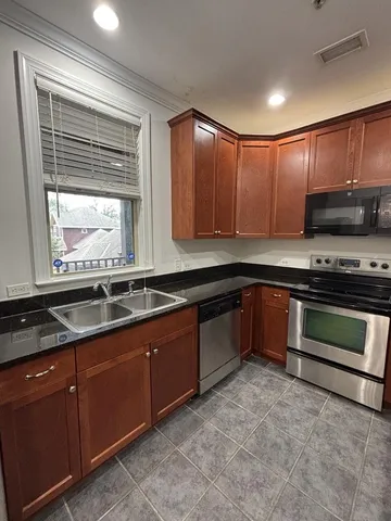 $2,300 | 5565 Colonial Chatsworth Circle, North Charleston, SC 29418