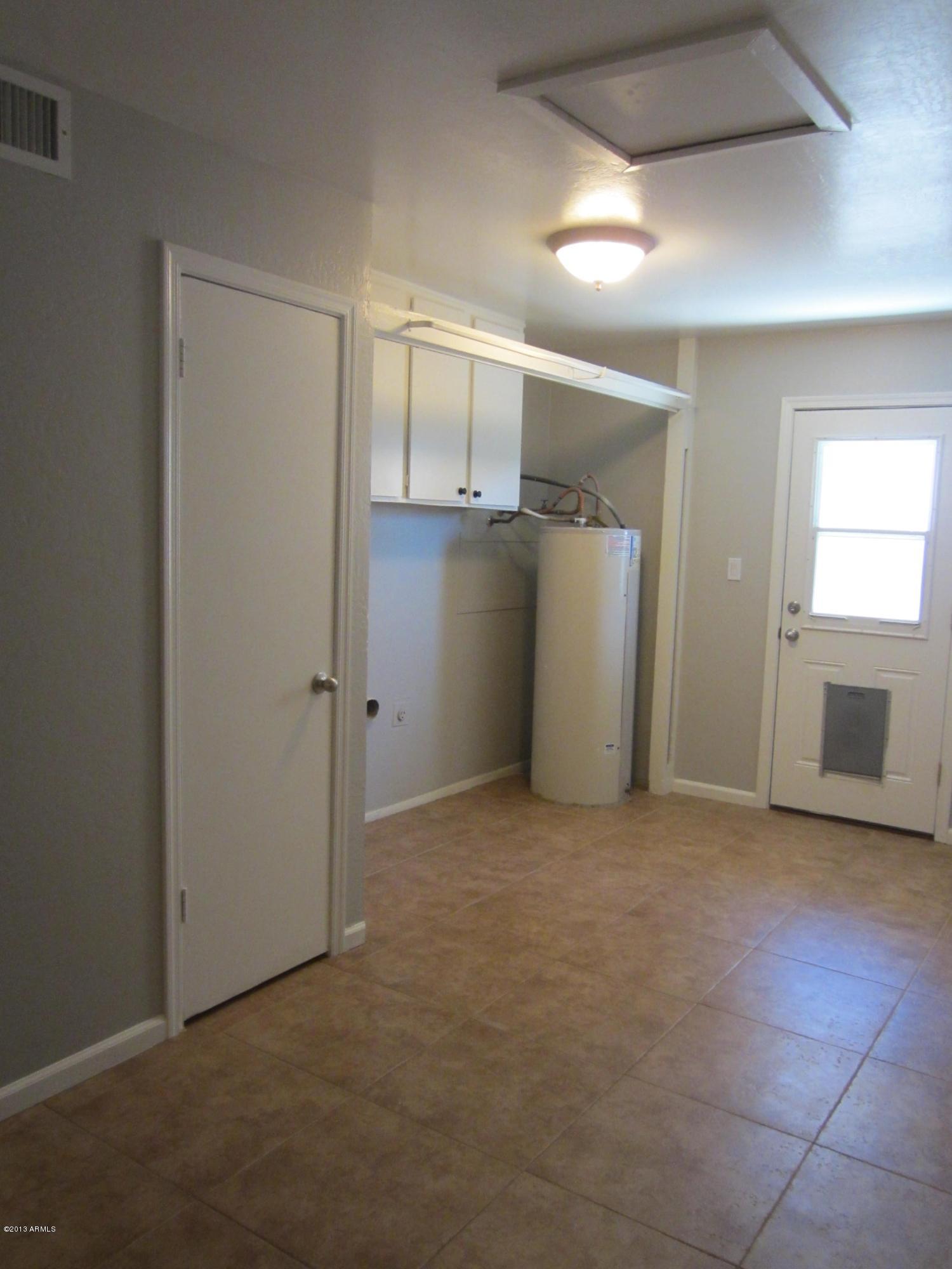 3719 South Elm Street Tempe, AZ 85282 - Photo 14 of 30 3719 S Elm laundry room