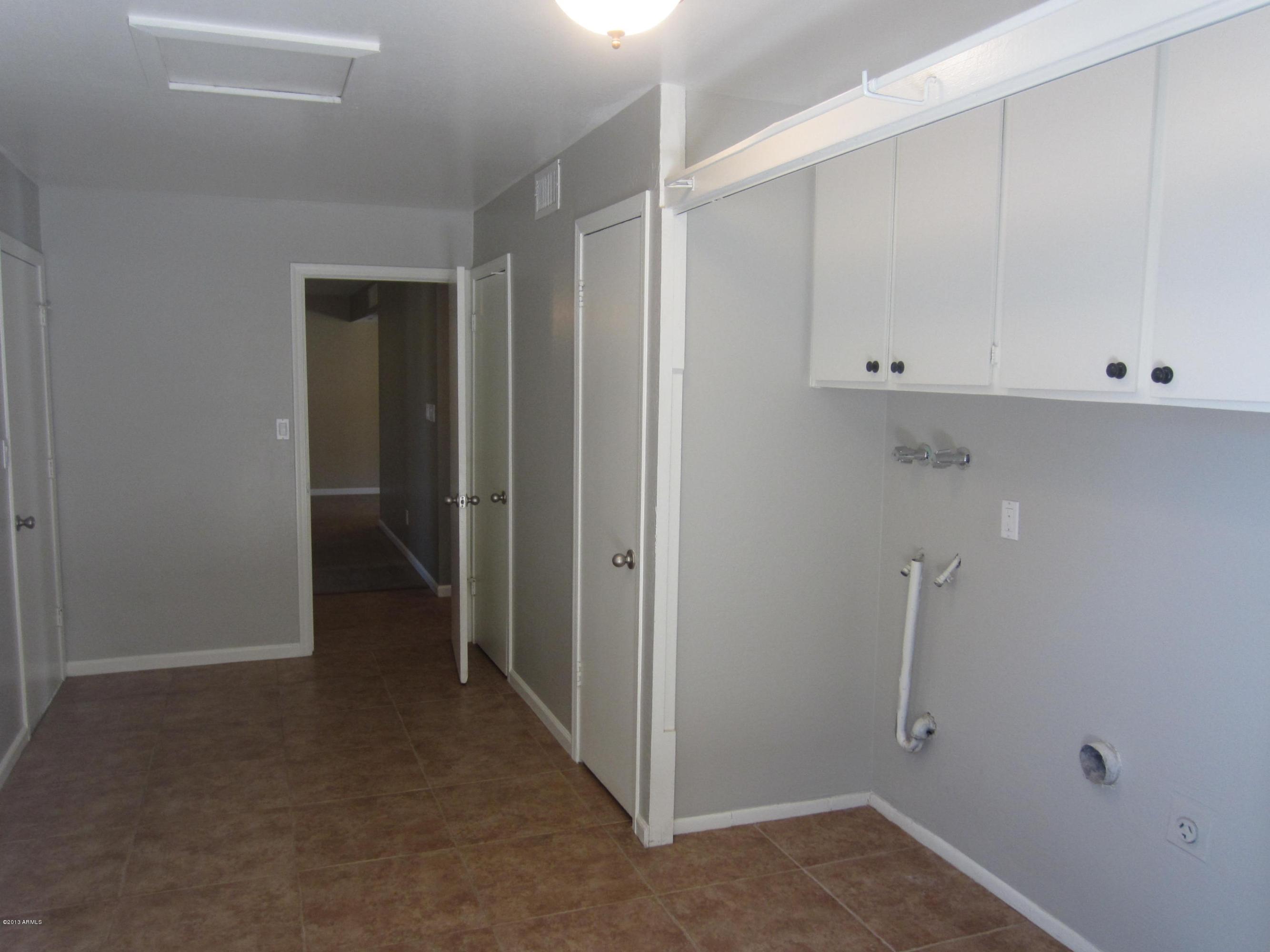 3719 South Elm Street Tempe, AZ 85282 - Photo 15 of 30 3719 S Elm laundry room-001