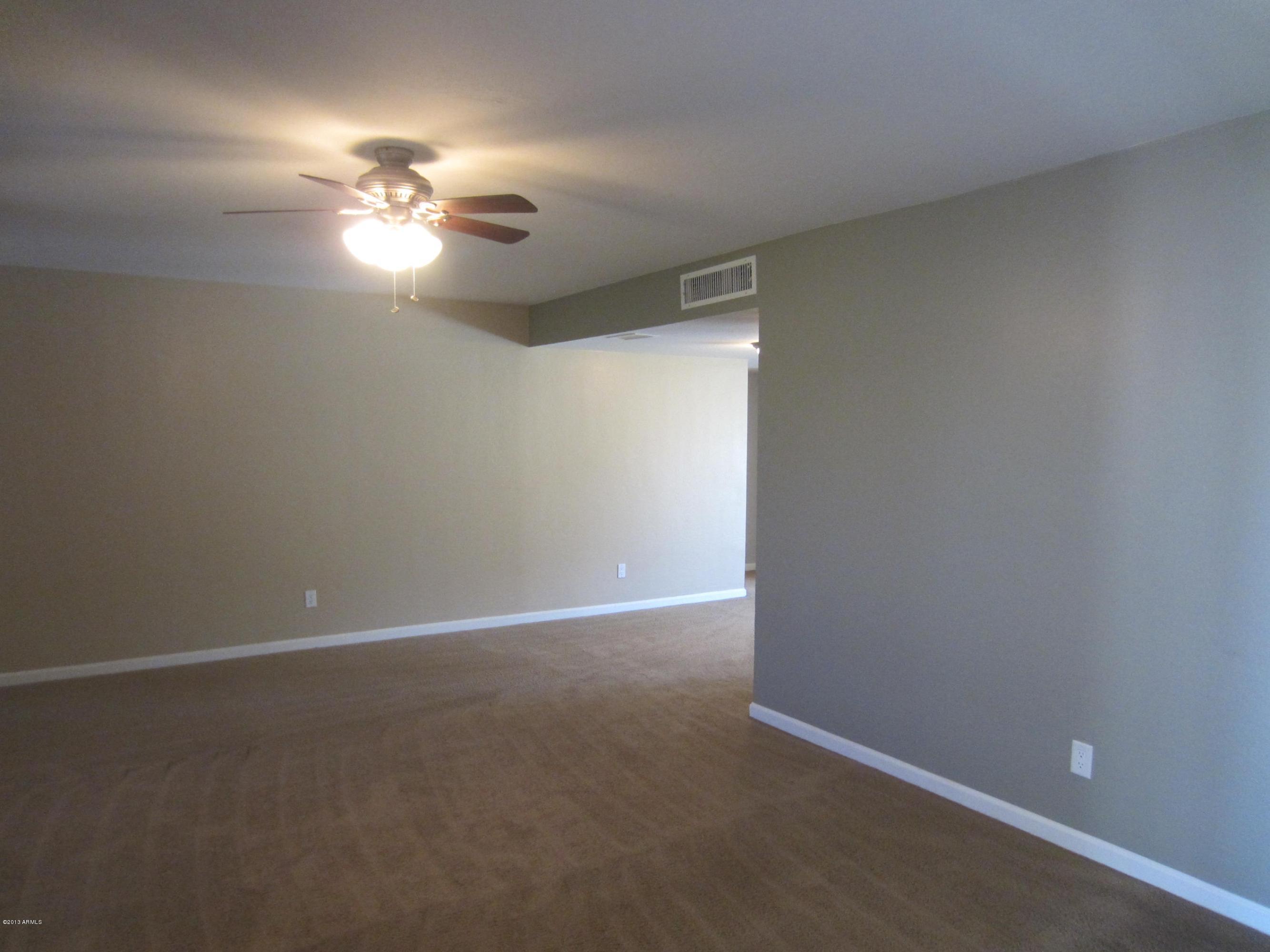 3719 South Elm Street Tempe, AZ 85282 - Photo 17 of 30 3719 S Elm Living