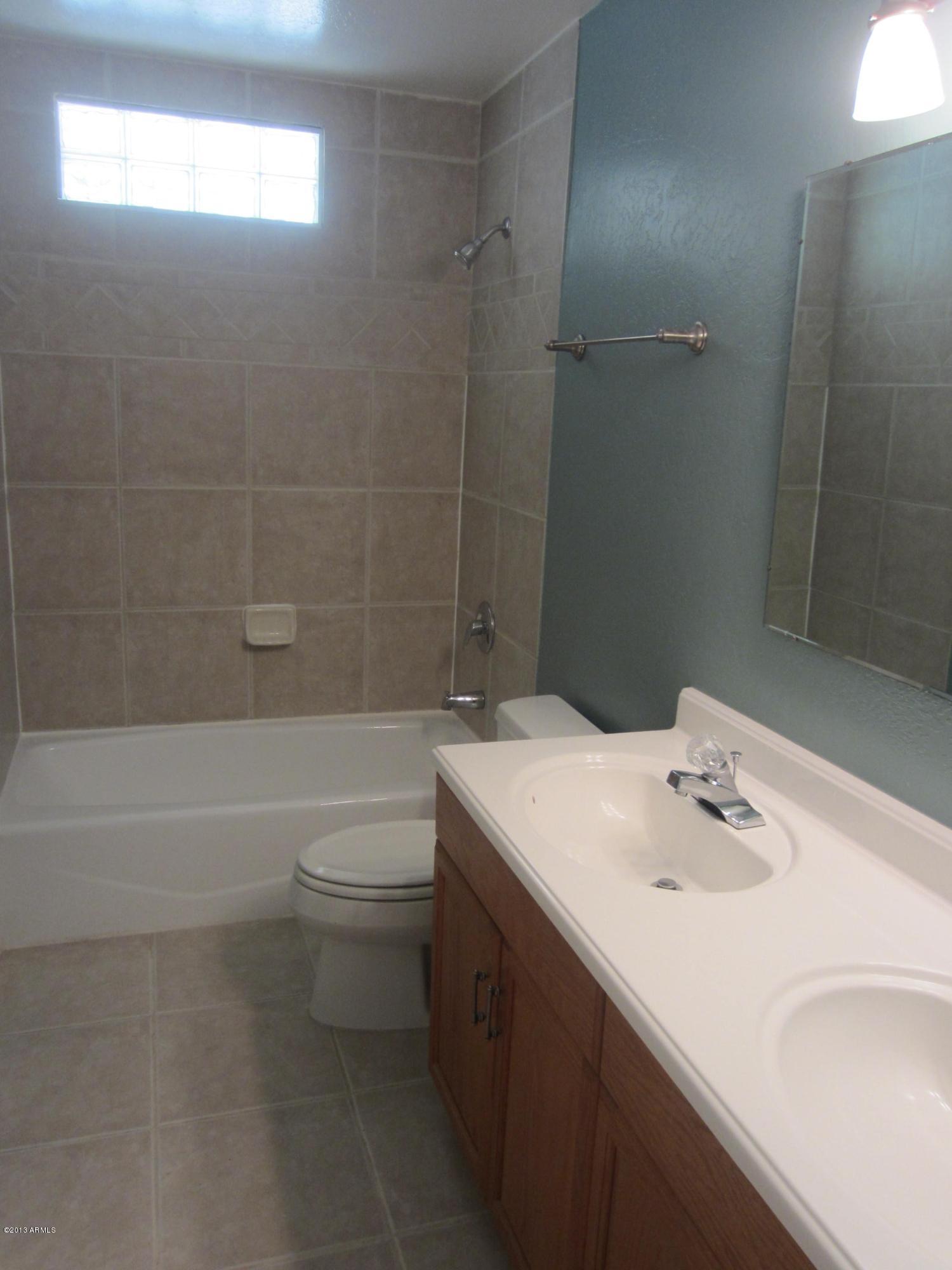 3719 South Elm Street Tempe, AZ 85282 - Photo 29 of 30 3719 S Elm Street bath 2