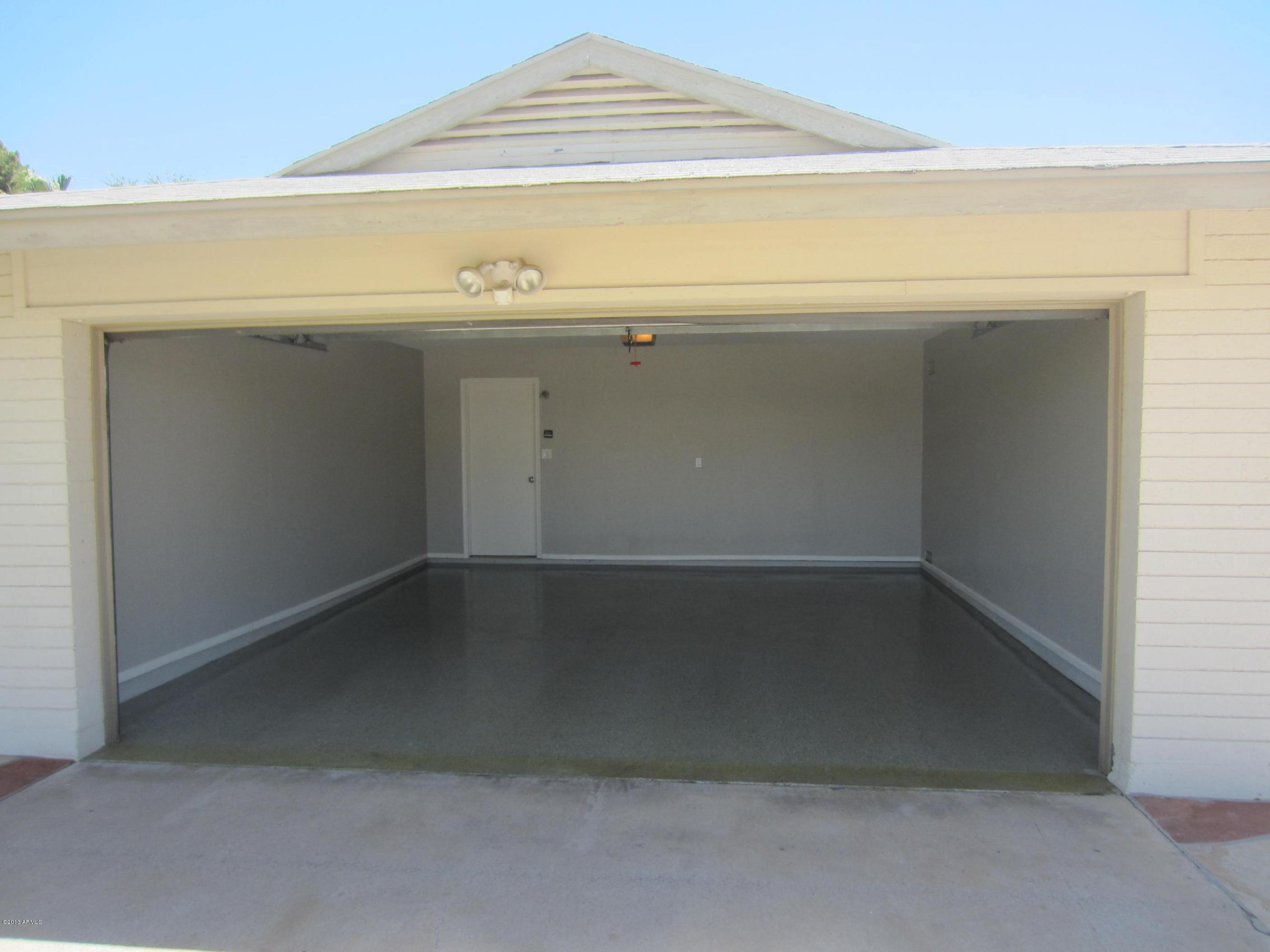 3719 South Elm Street Tempe, AZ 85282 - Photo 8 of 30 3719 S Elm garage