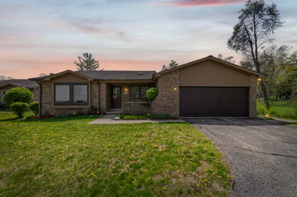 $319,900 | 31461 Orchard Brook Court, Farmington Hills, MI 48336