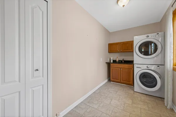 $319,900 | 31461 Orchard Brook Court, Farmington Hills, MI 48336