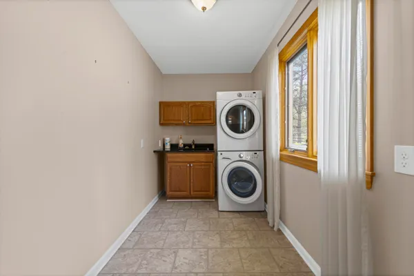 $319,900 | 31461 Orchard Brook Court, Farmington Hills, MI 48336