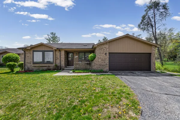 $319,900 | 31461 Orchard Brook Court, Farmington Hills, MI 48336