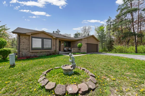 $319,900 | 31461 Orchard Brook Court, Farmington Hills, MI 48336