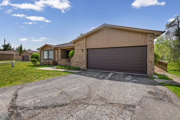$319,900 | 31461 Orchard Brook Court, Farmington Hills, MI 48336