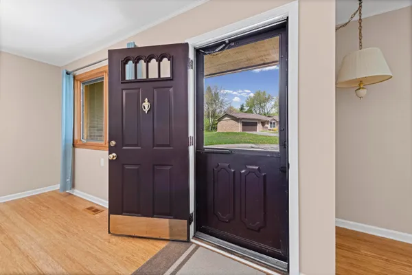 $319,900 | 31461 Orchard Brook Court, Farmington Hills, MI 48336