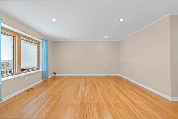 $319,900 | 31461 Orchard Brook Court, Farmington Hills, MI 48336