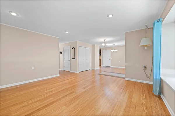 $319,900 | 31461 Orchard Brook Court, Farmington Hills, MI 48336
