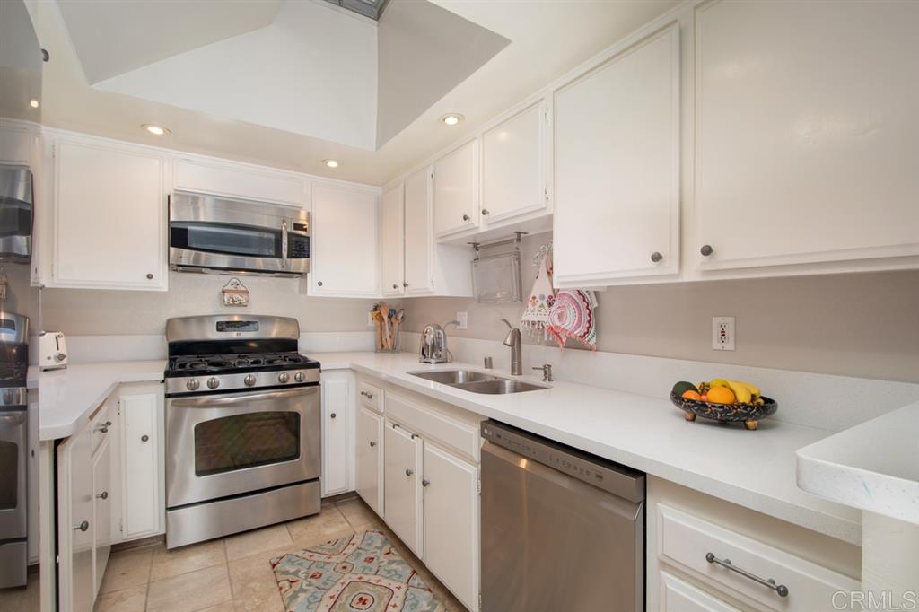 7331 Alicante Road, Unit B Carlsbad, CA 92009 - Photo 16 of 25