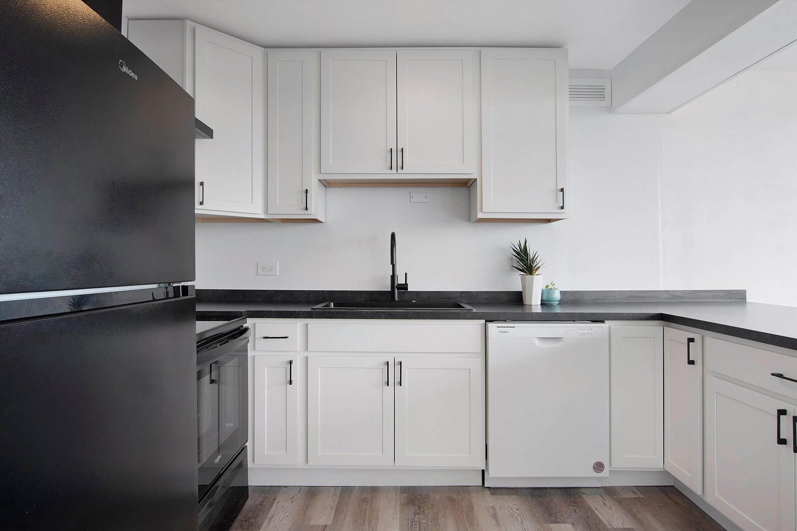 6301 North Sheridan Road, Unit 22V Chicago, IL 60660 - Photo 12 of 24 Gallery Image 12