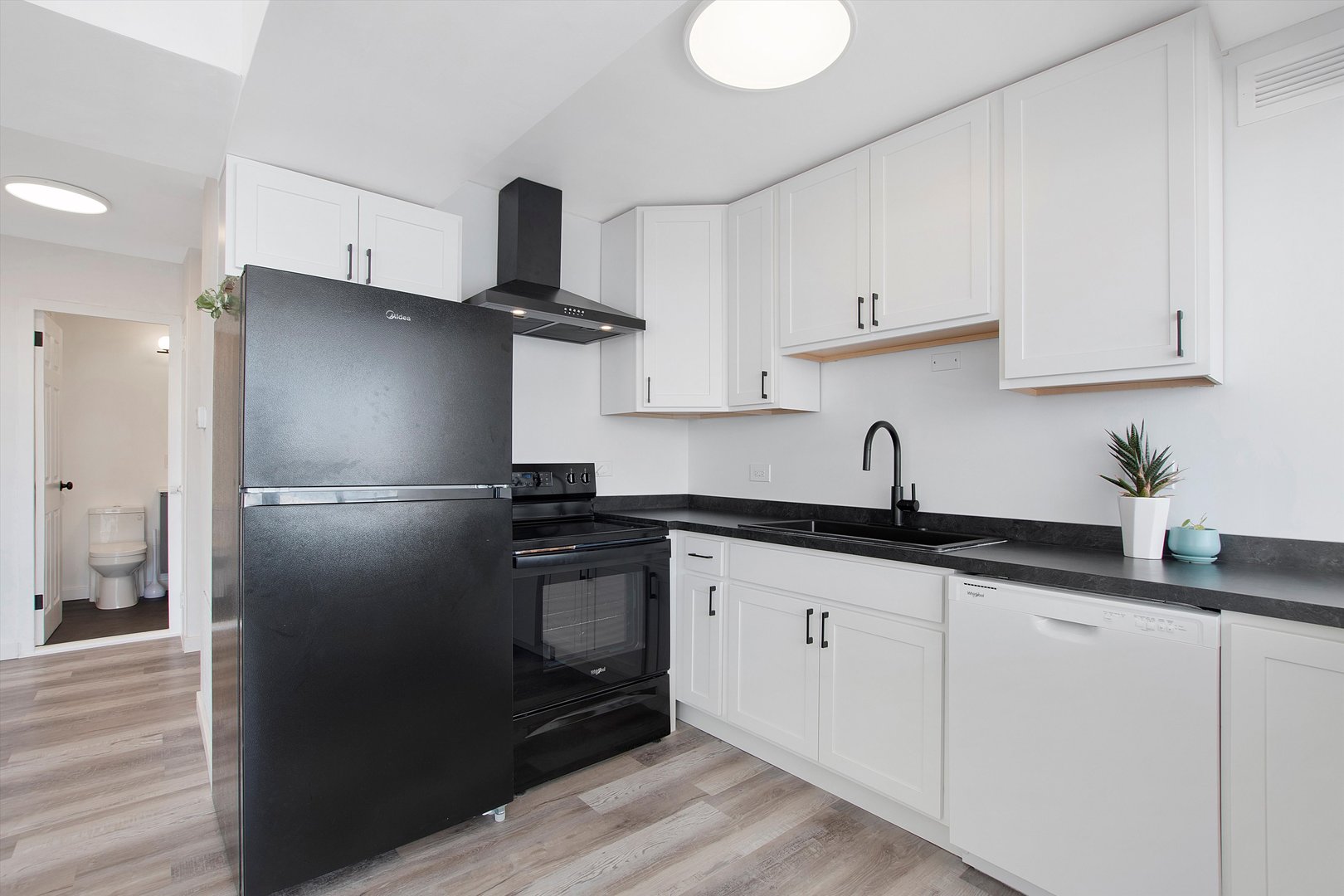6301 North Sheridan Road, Unit 22V Chicago, IL 60660 - Photo 14 of 24 Gallery Image 14