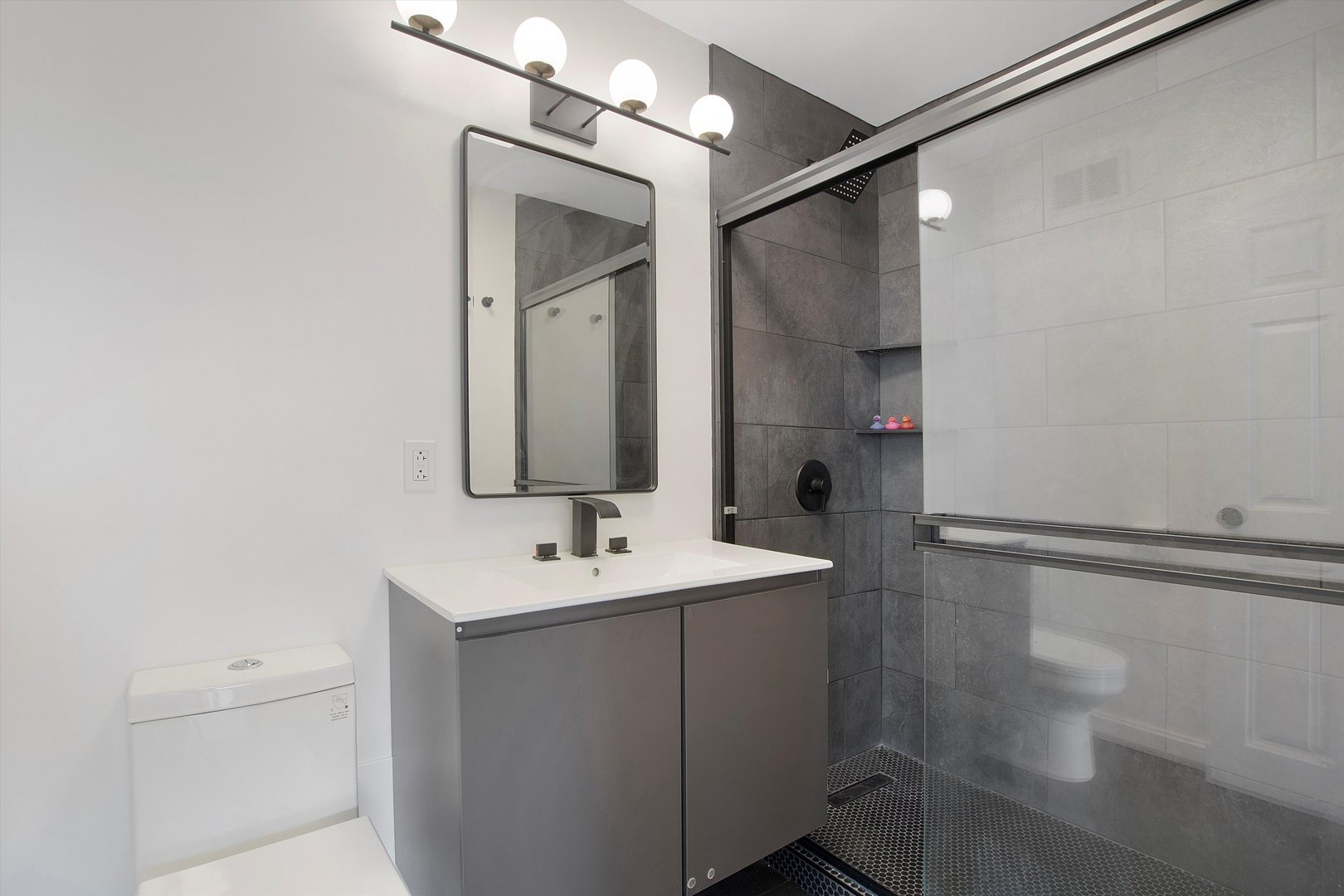 6301 North Sheridan Road, Unit 22V Chicago, IL 60660 - Photo 17 of 24 Gallery Image 17