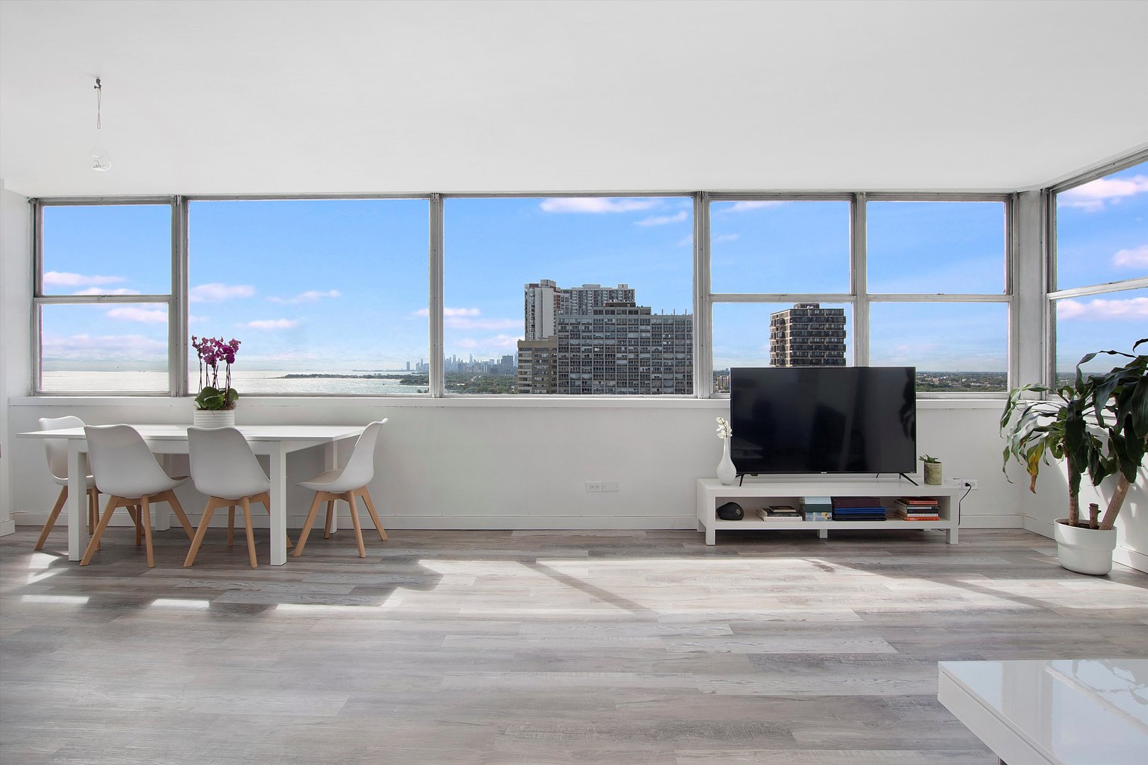 6301 North Sheridan Road, Unit 22V Chicago, IL 60660 - Photo 5 of 24 Gallery Image 5