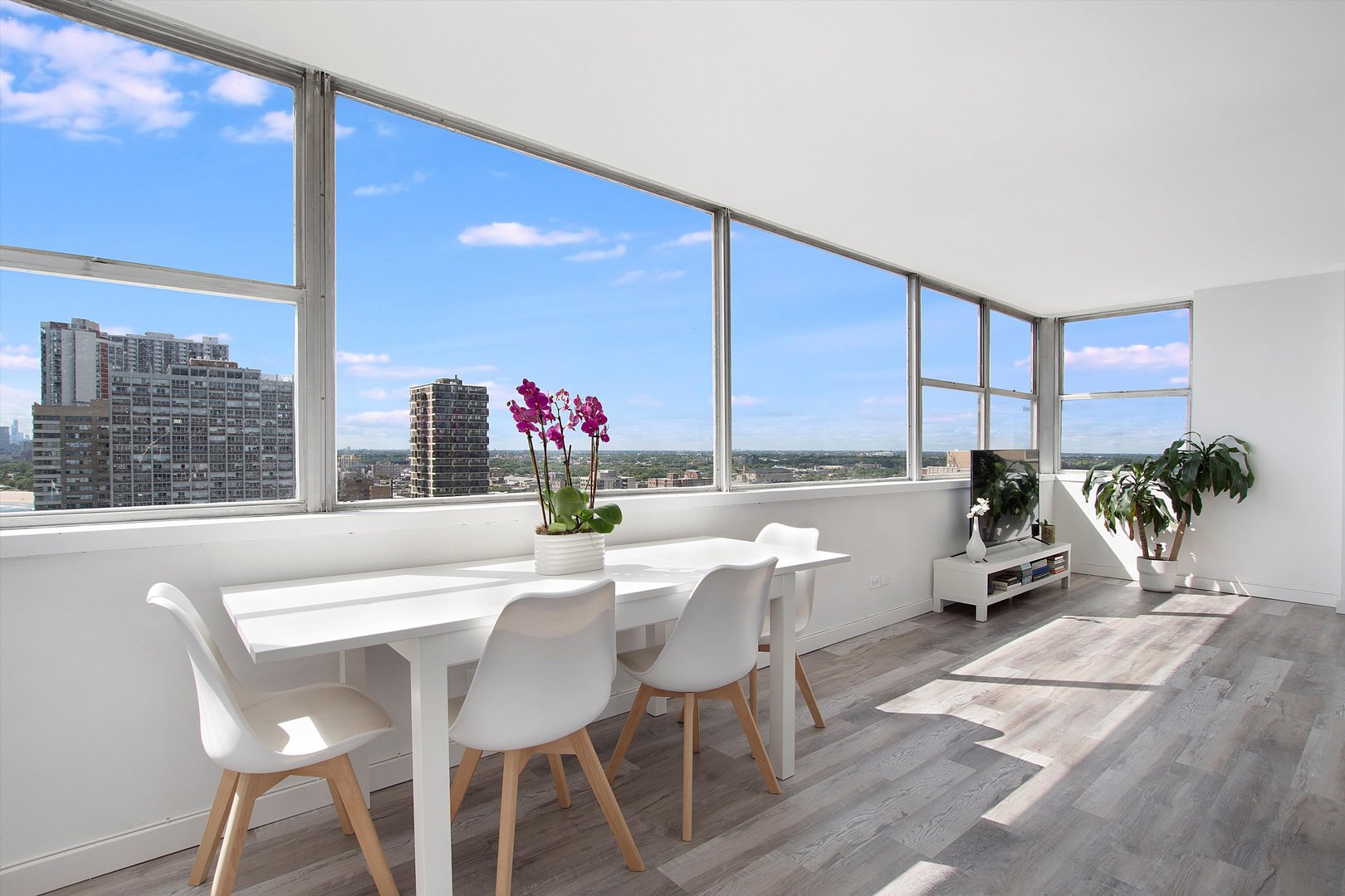 6301 North Sheridan Road, Unit 22V Chicago, IL 60660 - Photo 6 of 24 Gallery Image 6