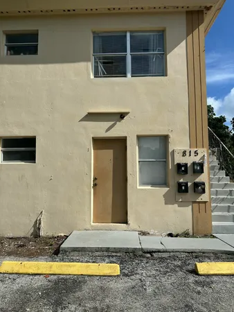 $1,695 | 815 4th Street, Unit 1, West Palm Beach, FL 33401