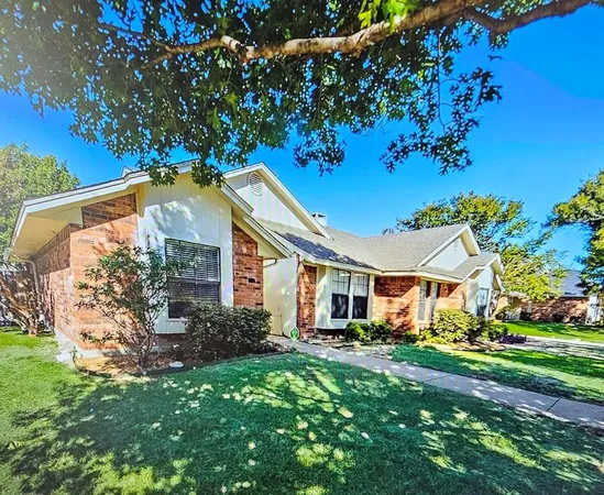 $1,950 | 727 Monique Court, Cedar Hill, TX 75104