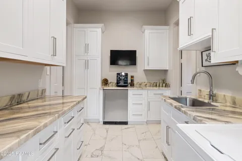 $4,500,000 | 235 North Fieldspan Road, Unit B, Scott, LA 70583