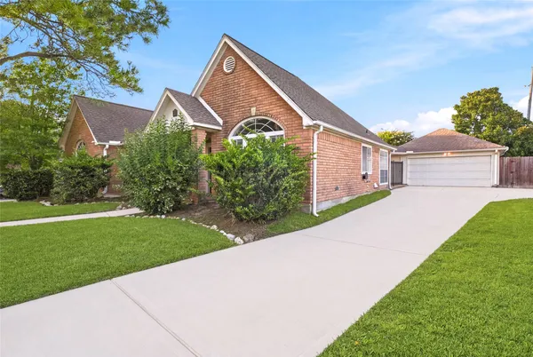 $2,495 | 15911 Moonrock Drive, Houston, TX 77062