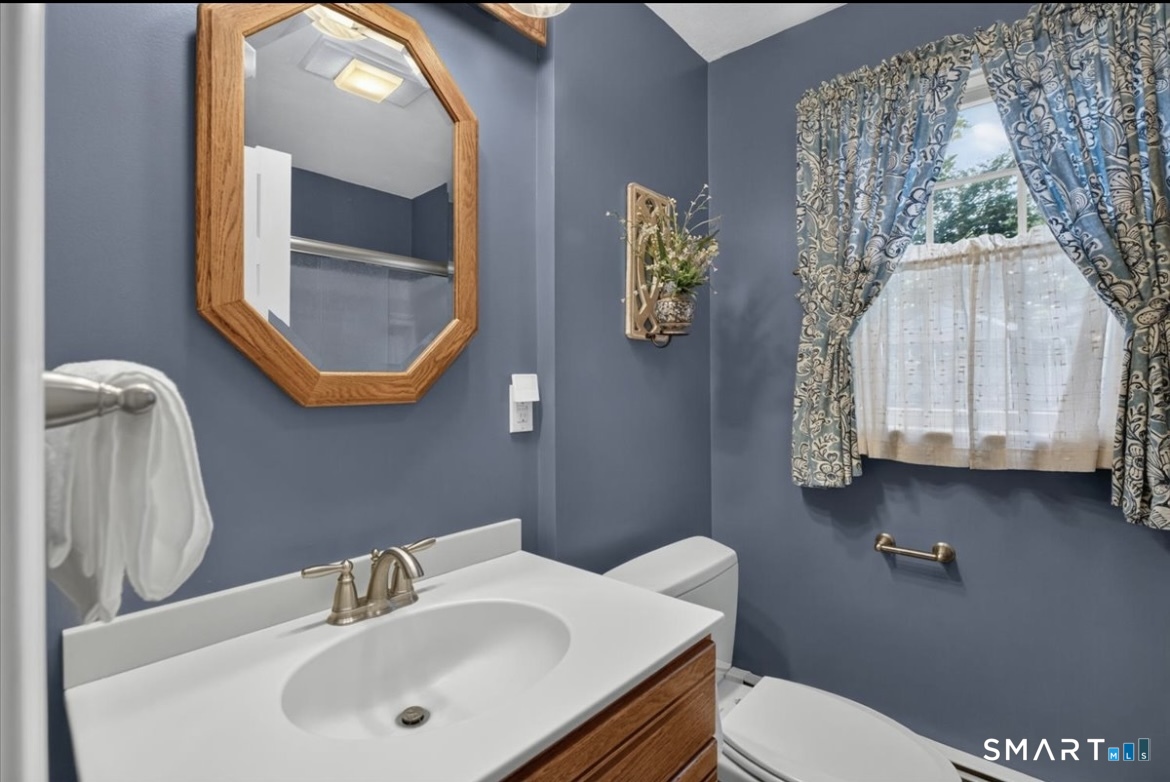 127 Helaine Road Manchester, CT 06042 - Photo 12 of 35