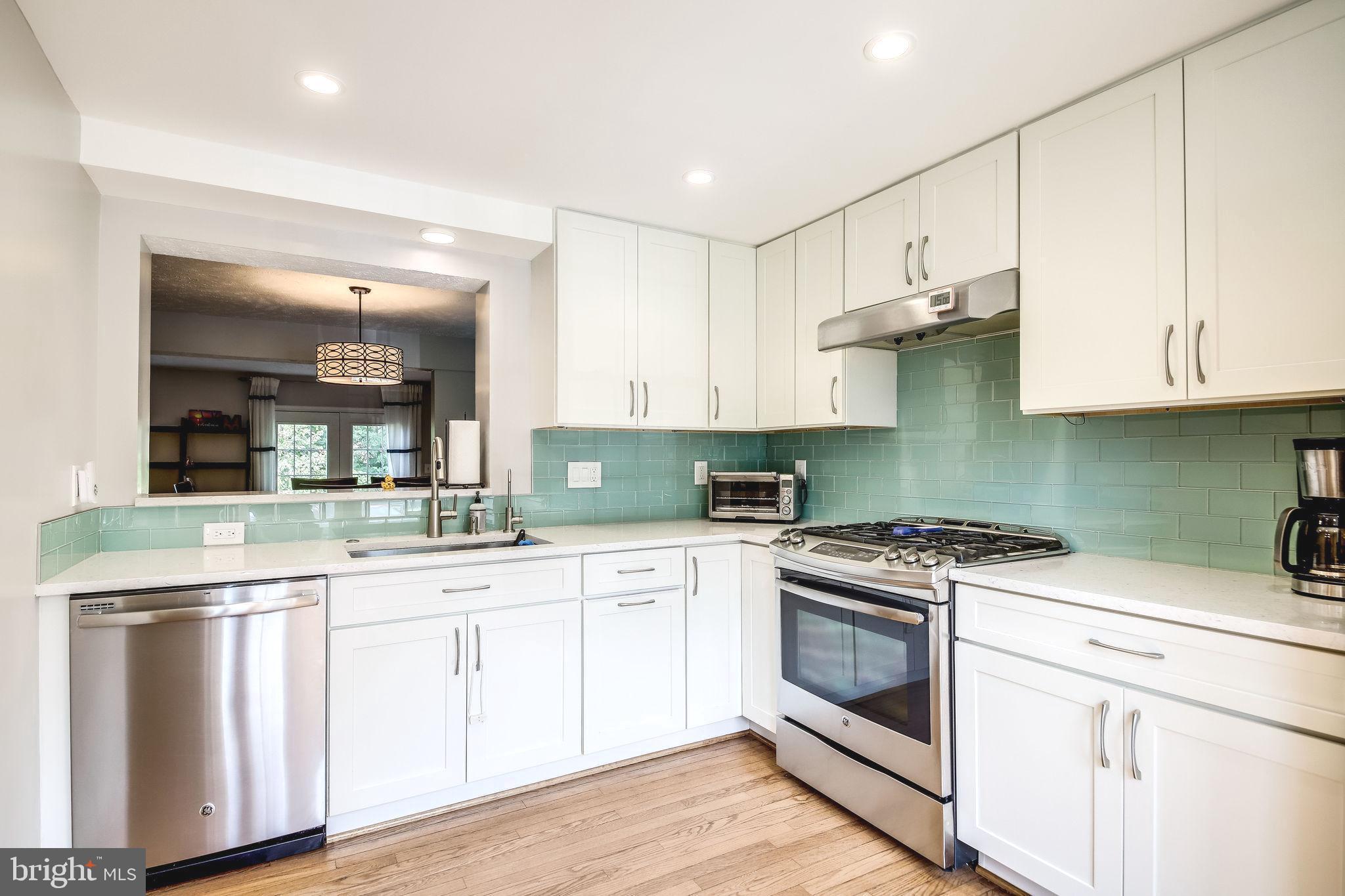 1486 Autumn Ridge Circle Reston, VA 20194 - Photo 4 of 28 Kitchen