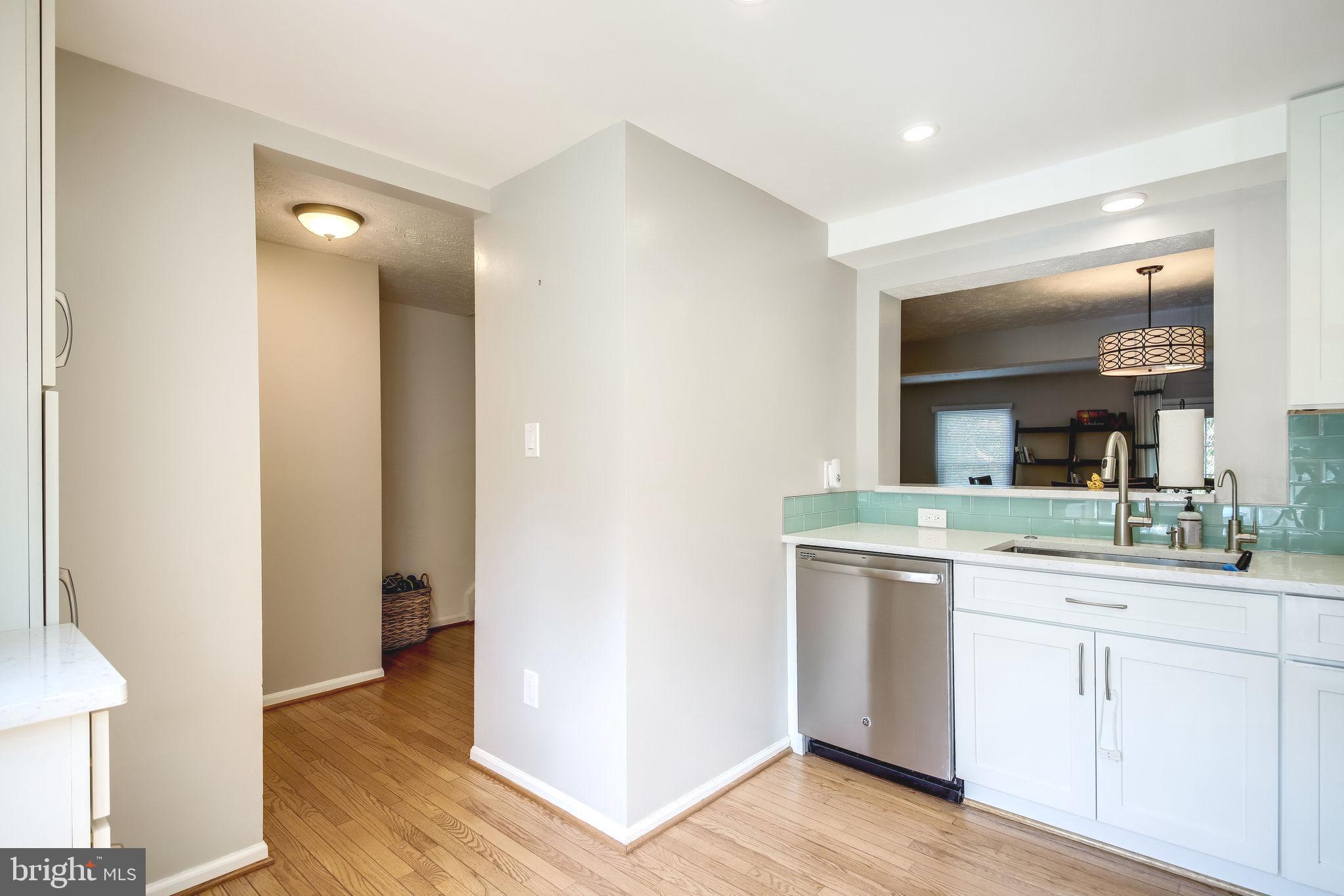 1486 Autumn Ridge Circle Reston, VA 20194 - Photo 5 of 28 Kitchen