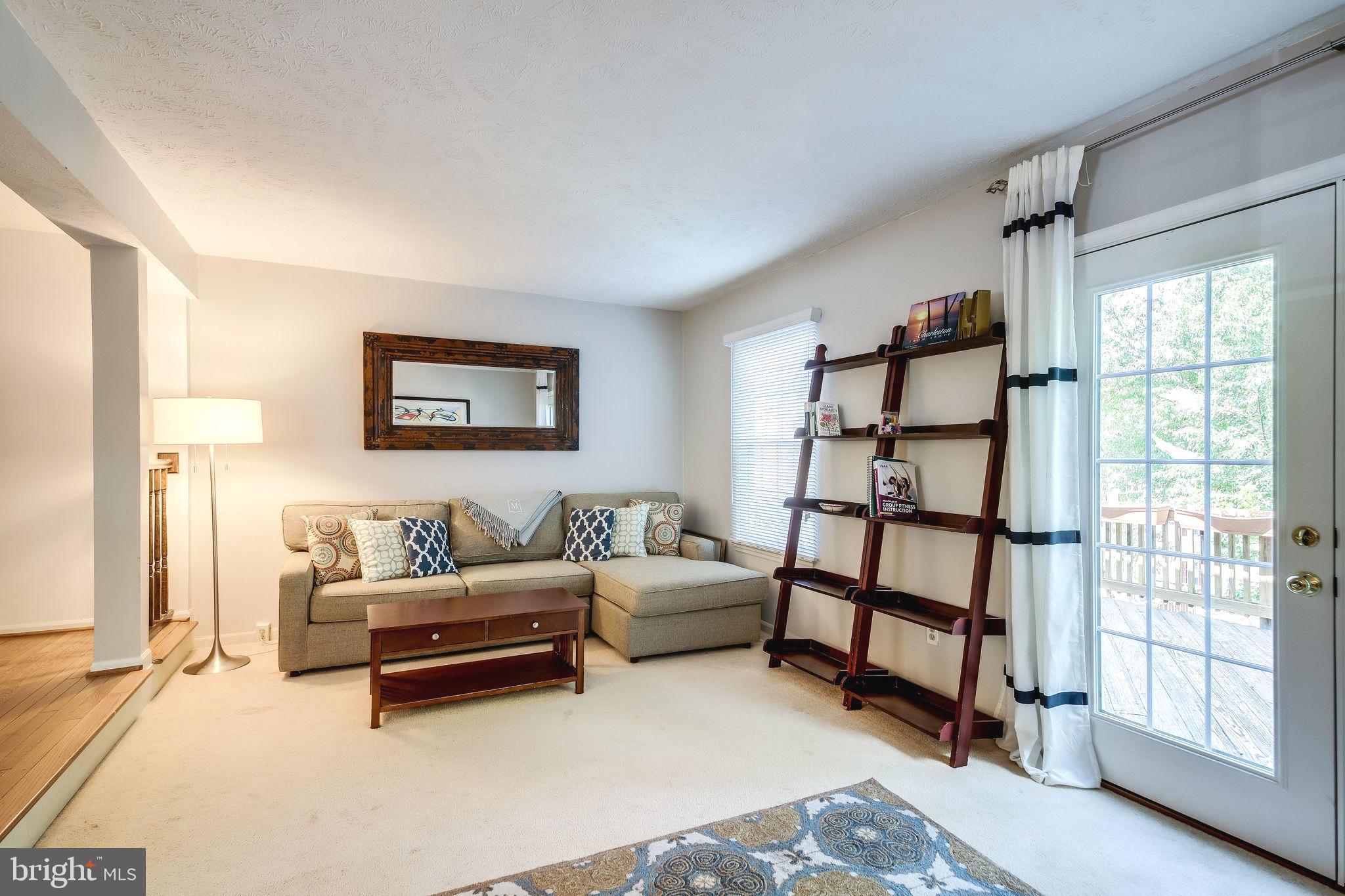 1486 Autumn Ridge Circle Reston, VA 20194 - Photo 7 of 28 Living room