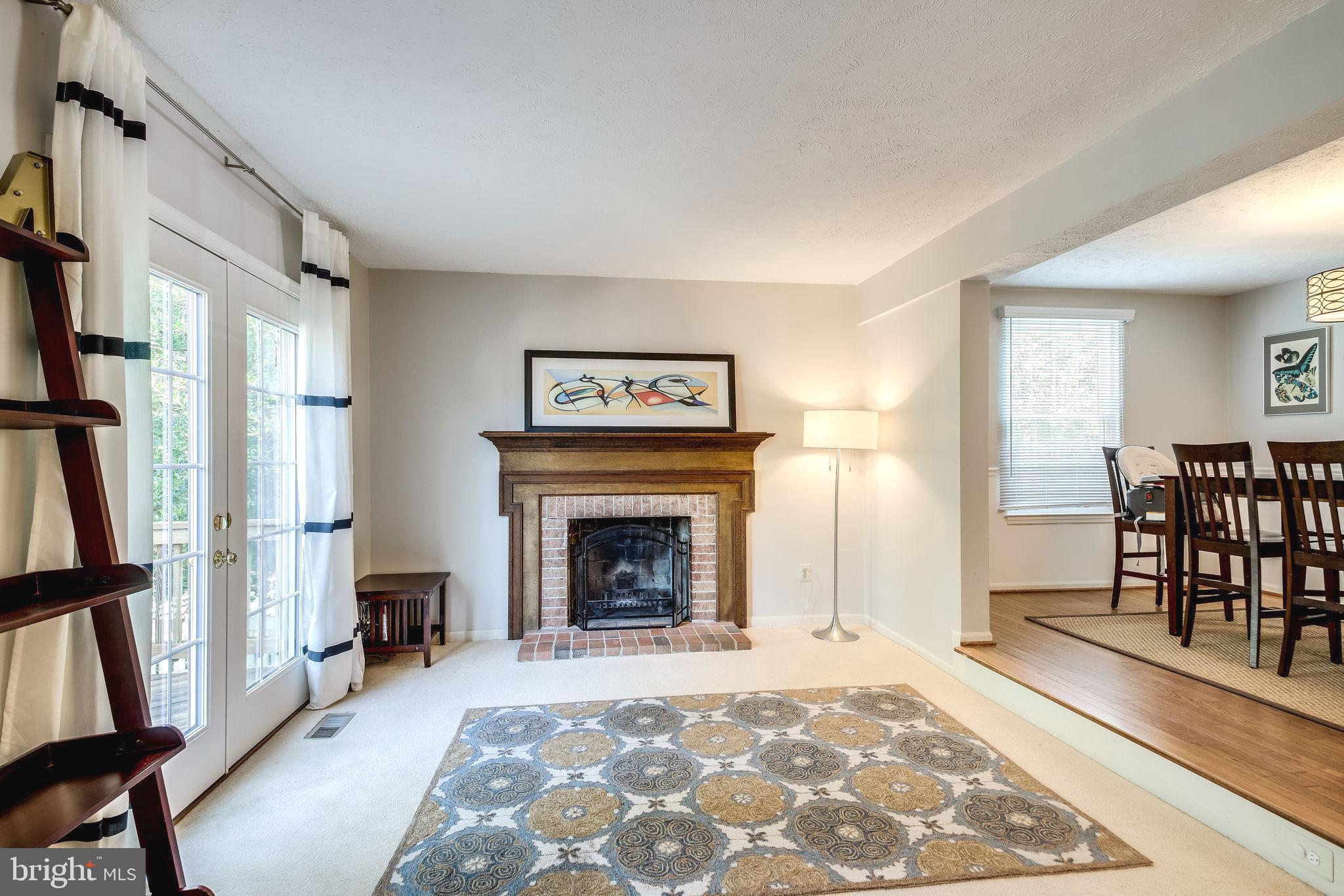 1486 Autumn Ridge Circle Reston, VA 20194 - Photo 8 of 28 Living room