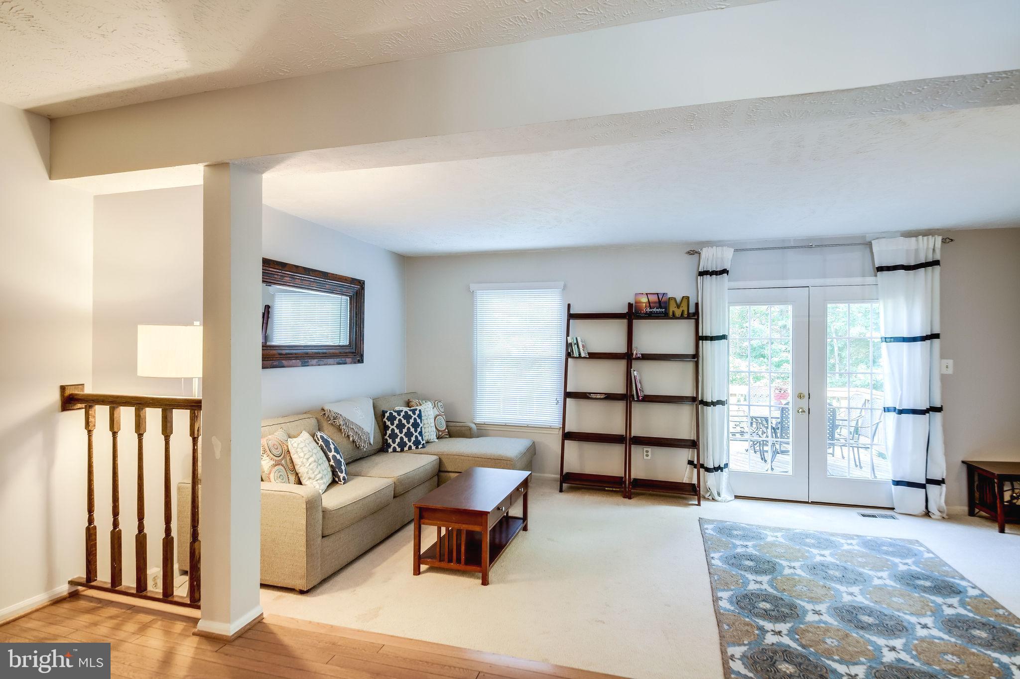 1486 Autumn Ridge Circle Reston, VA 20194 - Photo 9 of 28 Living room