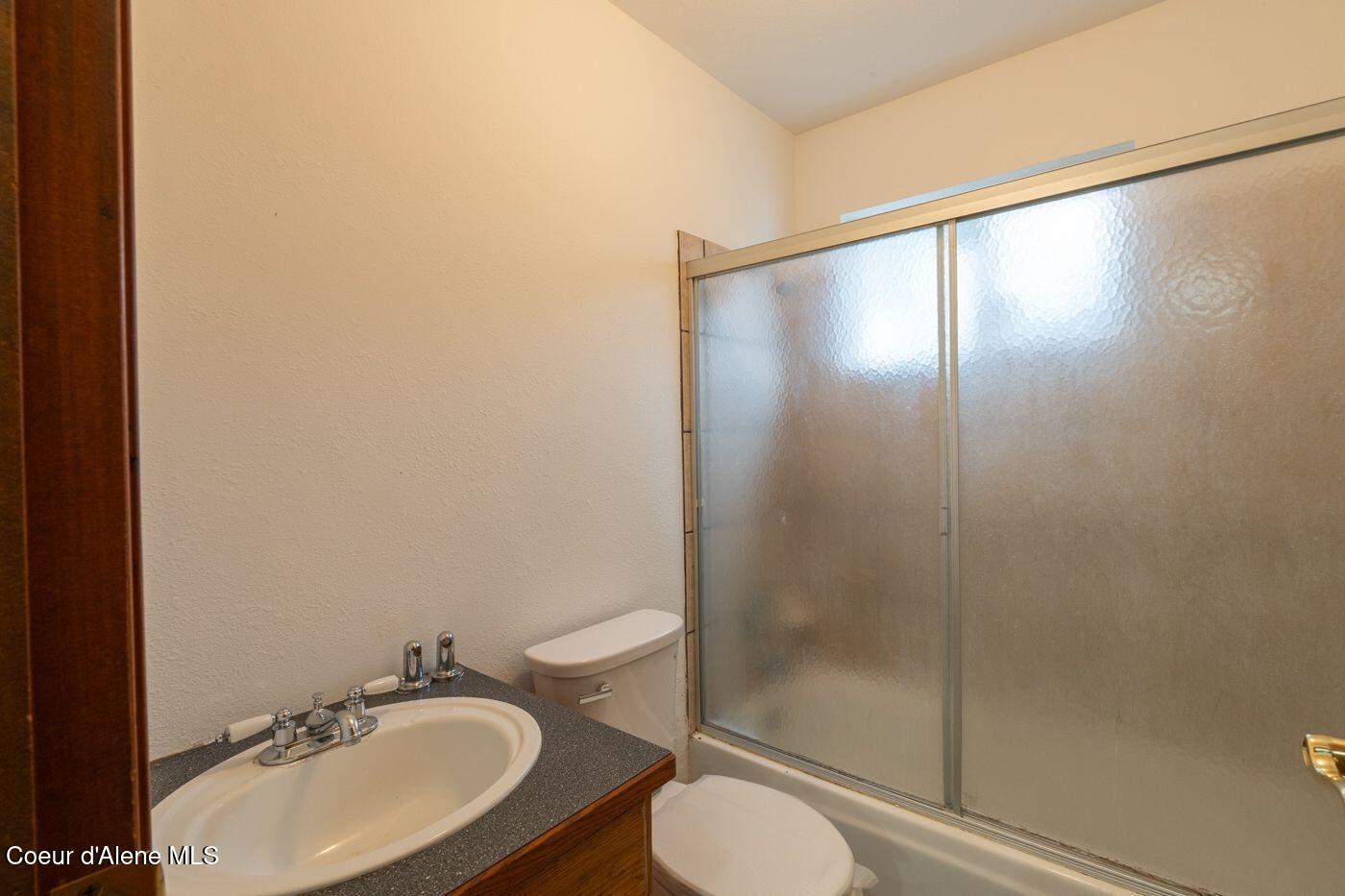 1001 North 6th Street Coeur D'Alene, ID 83814 - Photo 20 of 27 Main bath