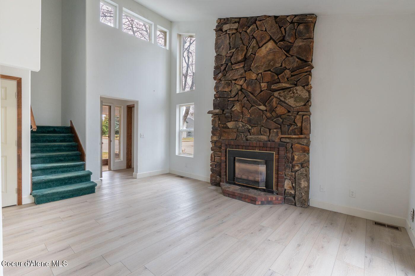 1001 North 6th Street Coeur D'Alene, ID 83814 - Photo 4 of 27 High ceilings