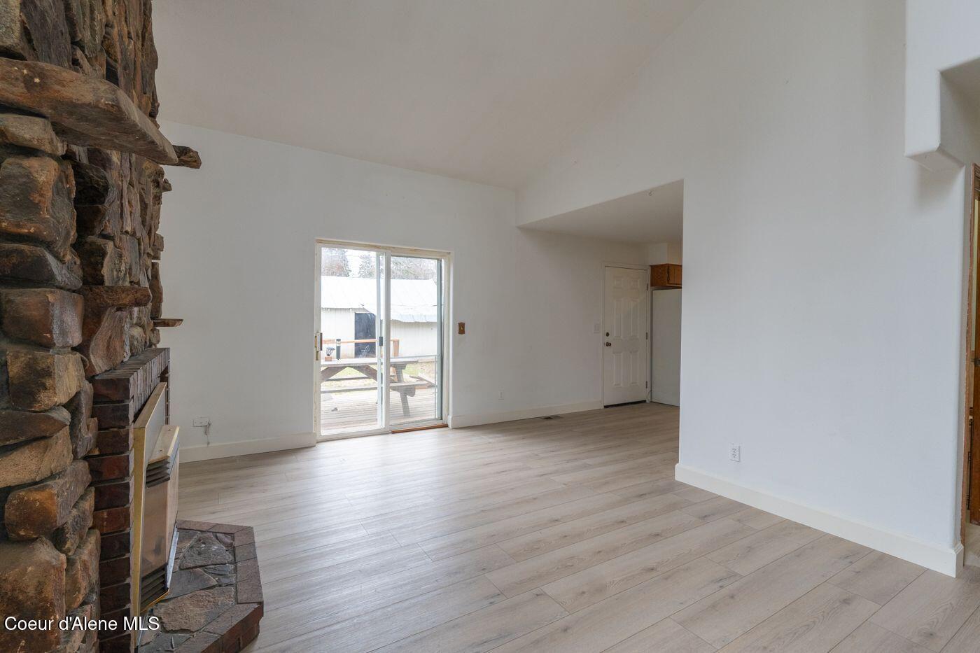 1001 North 6th Street Coeur D'Alene, ID 83814 - Photo 5 of 27 Living room