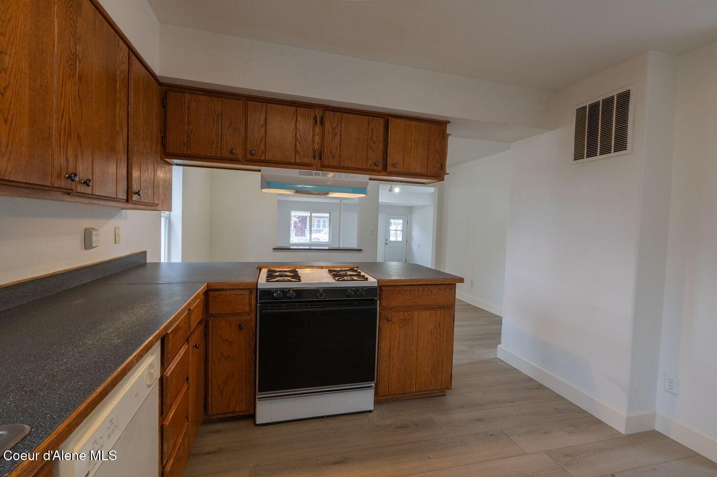 1001 North 6th Street Coeur D'Alene, ID 83814 - Photo 9 of 27 Gas range