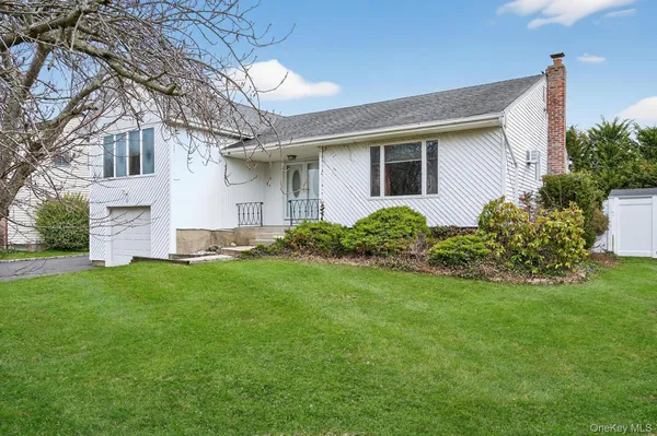 $669,000 | 21 Jonquill Lane, Kings Park, NY 11754