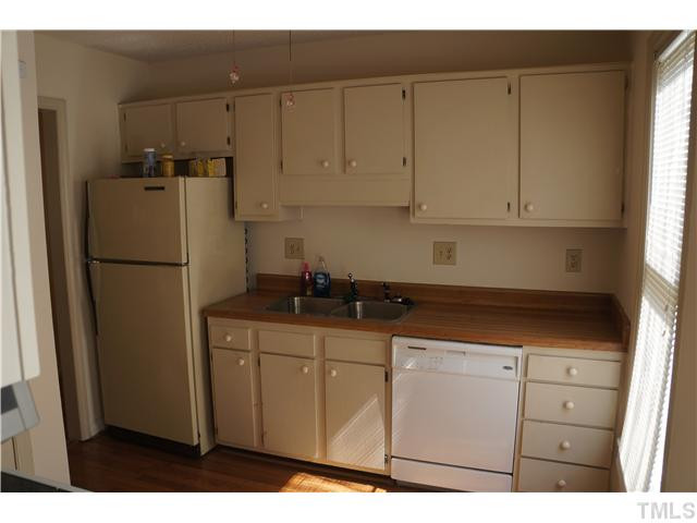 716 Benchmark Drive Raleigh, NC 27615 - Photo 10 of 20 Kitchen