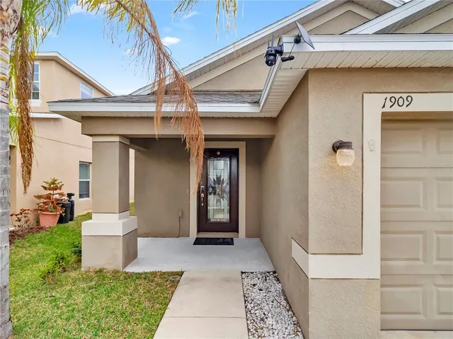 $2,100 | 1909 Hawks View Drive, Ruskin, FL 33570
