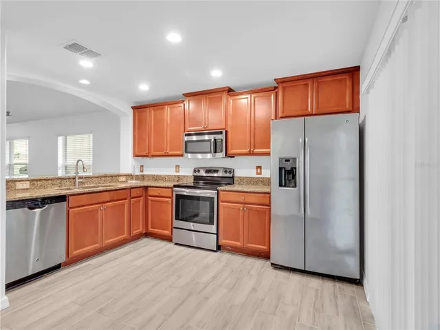 $2,100 | 1909 Hawks View Drive, Ruskin, FL 33570