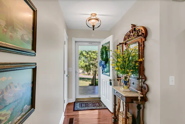 a view of entryway with livingroom