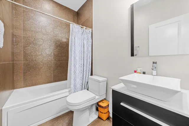 $610,000 | 3215 North Elston Avenue, Unit 1N, Chicago, IL 60618